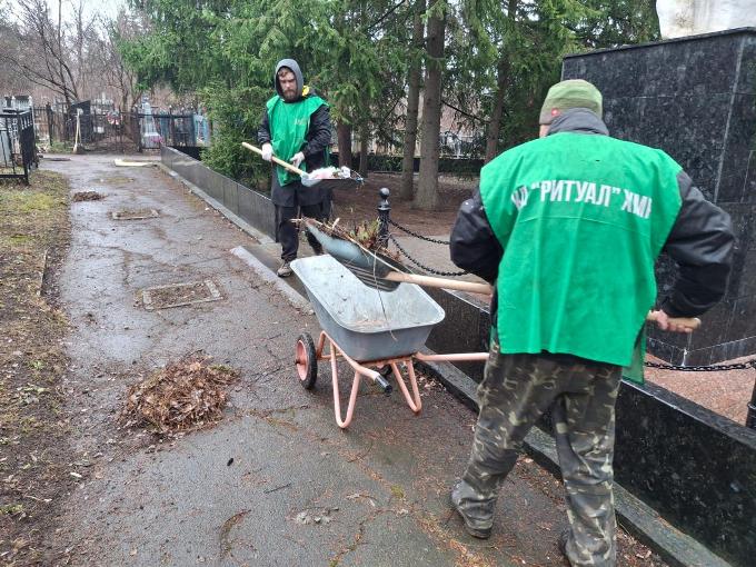 Новини Харкова: впорядкували 10 гектарів кладовищ